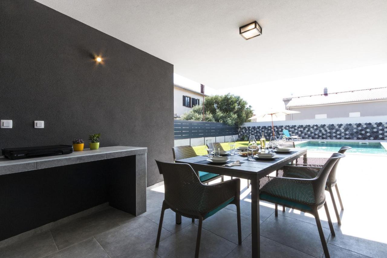 Modern 3-Bedroom Villa With A Private Pool Пула Экстерьер фото