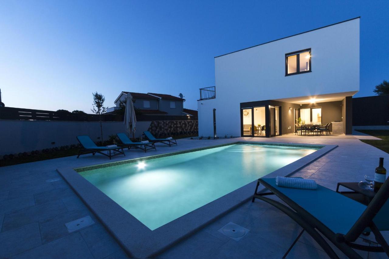 Modern 3-Bedroom Villa With A Private Pool Пула Экстерьер фото